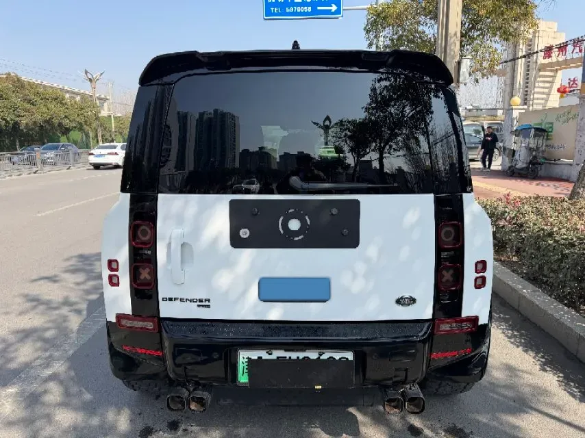 2022 Land Rover Defender 2.0T 301HP L4 8AT PHEV 19.26KWH,autocango,china used car exporter,china ev exporter,chinese used car exporter,chinese used ev exporter