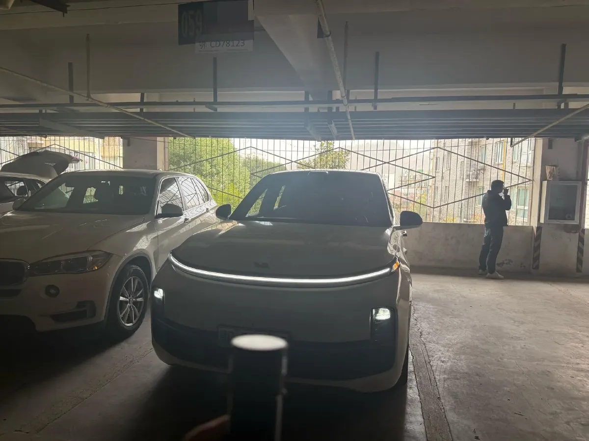 2024 Toyota Granvia 2.5L 189HP L4 E-CVT Hybrid,autocango,china used car exporter,china ev exporter,chinese used car exporter,chinese used ev exporter