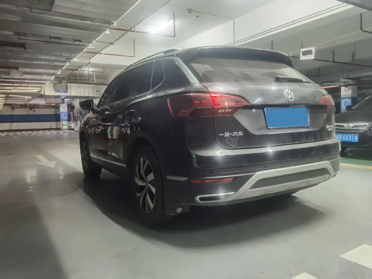 2019 Jeep Cherokee 2.0T 234HP L4 9AT,autocango,china used car exporter,china ev exporter,chinese used car exporter,chinese used ev exporter