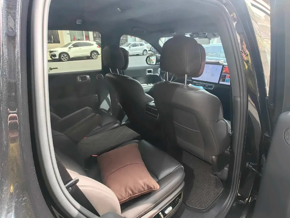 2023 Li L8 Range Extended 154HP REEV 40.9KWH,autocango,china used car exporter,china ev exporter,chinese used car exporter,chinese used ev exporter