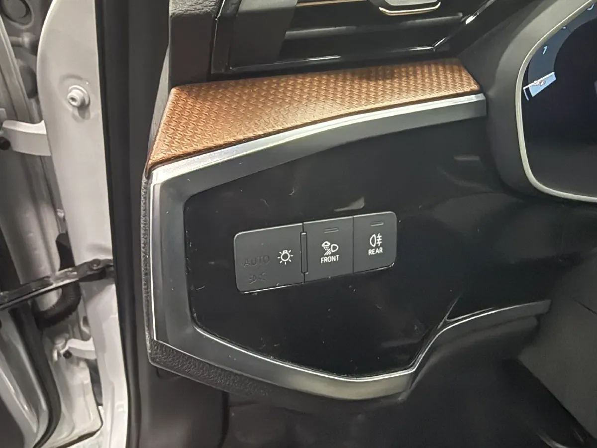 2021 Audi Q3 1.4T 150HP L4 7DCT,autocango,china used car exporter,china ev exporter,chinese used car exporter,chinese used ev exporter