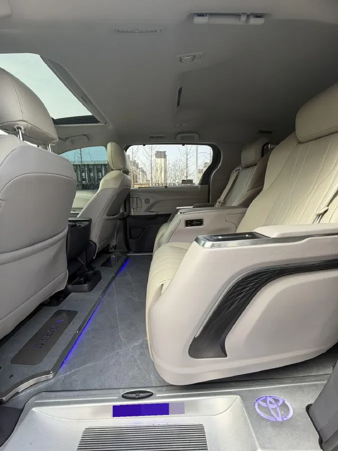 2023 Toyota Sienna 2.5L 189HP L4 E-CVT Hybrid,autocango,china used car exporter,china ev exporter,chinese used car exporter,chinese used ev exporter