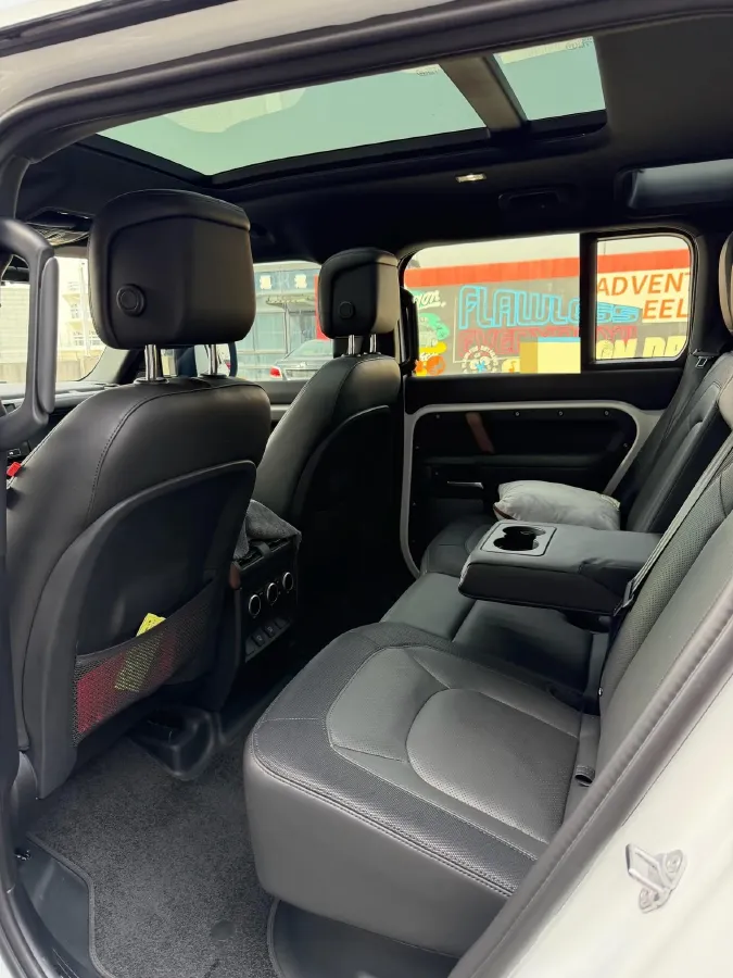 2024 Land Rover Defender 3.0T 400HP L6 8AT,autocango,china used car exporter,china ev exporter,chinese used car exporter,chinese used ev exporter