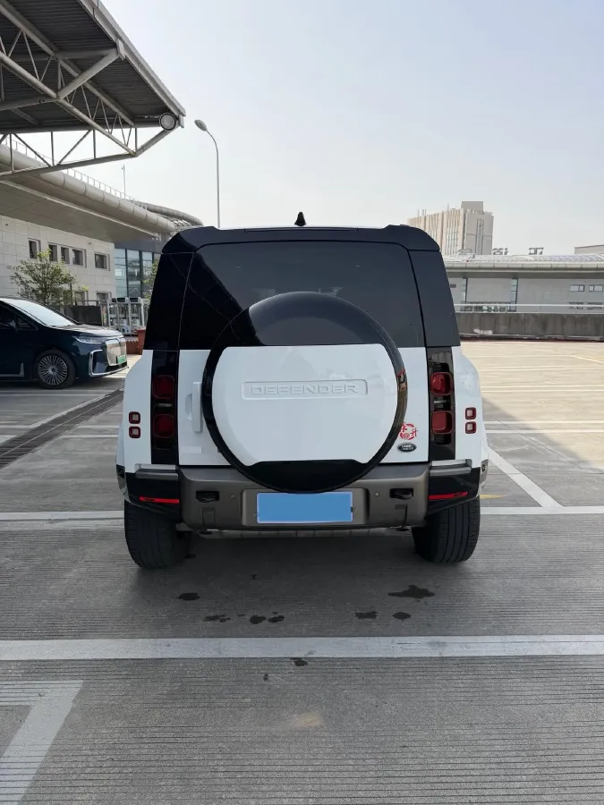 2024 Land Rover Defender 3.0T 400HP L6 8AT,autocango,china used car exporter,china ev exporter,chinese used car exporter,chinese used ev exporter