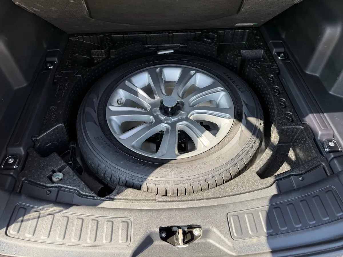 2017 Land Rover Discovery Sport 2.0T 241HP L4 9AT,autocango,china used car exporter,china ev exporter,chinese used car exporter,chinese used ev exporter