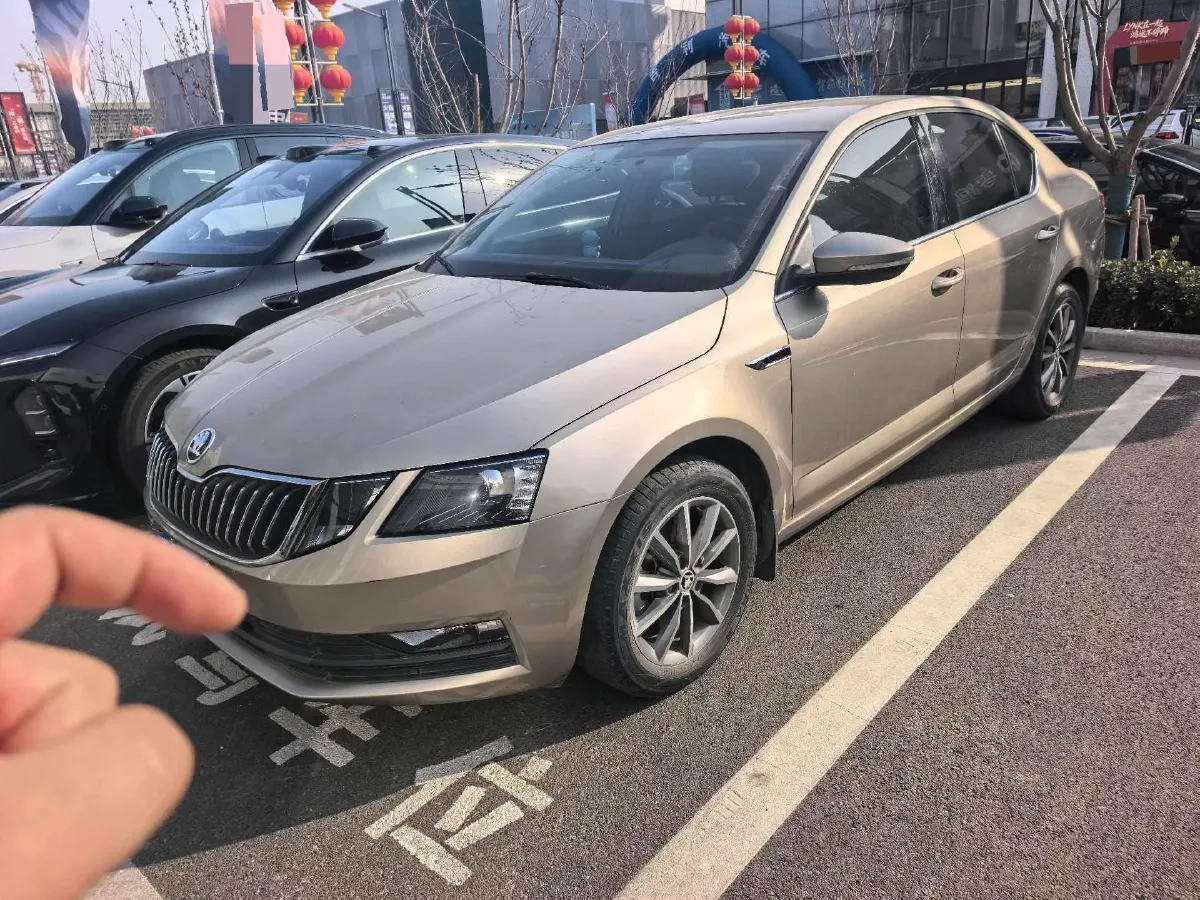 2019 Skoda Octavia 1.5L 116HP L4 6AT,autocango,china used car exporter,china ev exporter,chinese used car exporter,chinese used ev exporter