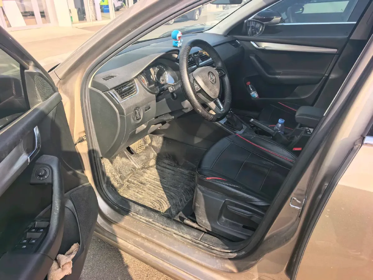 2019 Skoda Octavia 1.5L 116HP L4 6AT,autocango,china used car exporter,china ev exporter,chinese used car exporter,chinese used ev exporter