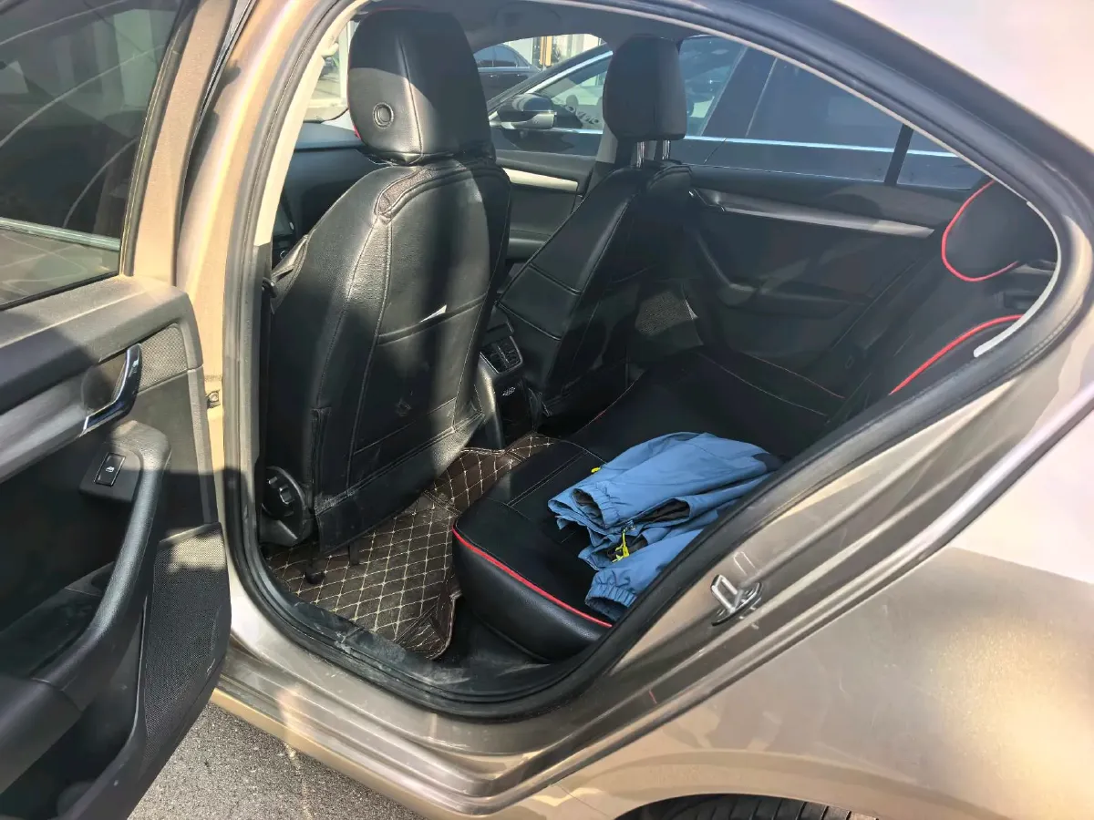 2019 Skoda Octavia 1.5L 116HP L4 6AT,autocango,china used car exporter,china ev exporter,chinese used car exporter,chinese used ev exporter