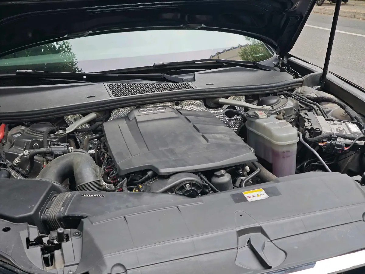 2023 Audi A6L 2.0T 190HP L4 7DCT,autocango,china used car exporter,china ev exporter,chinese used car exporter,chinese used ev exporter