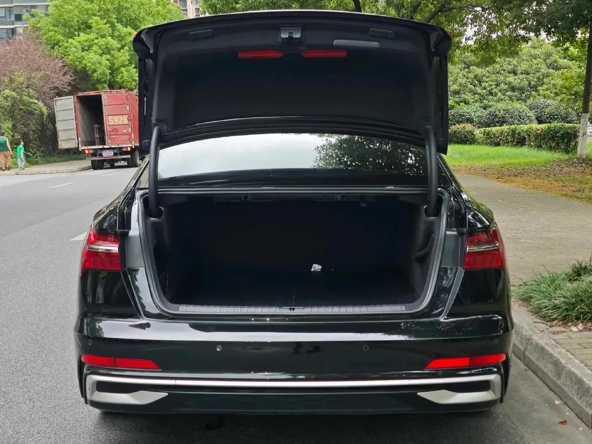 2023 Audi A6L 2.0T 190HP L4 7DCT,autocango,china used car exporter,china ev exporter,chinese used car exporter,chinese used ev exporter