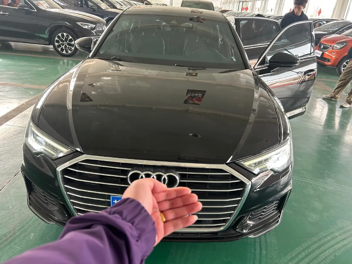 2021 Audi A6L 2.0T 224HP L4 7DCT,autocango,china used car exporter,china ev exporter,chinese used car exporter,chinese used ev exporter
