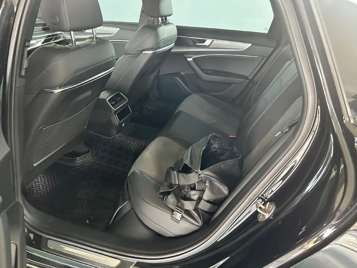 2021 Audi A6L 2.0T 224HP L4 7DCT,autocango,china used car exporter,china ev exporter,chinese used car exporter,chinese used ev exporter