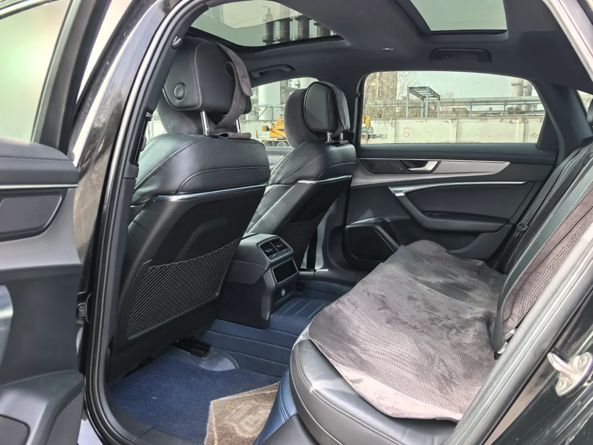 2021 Audi A6L 2.0T 224HP L4 7DCT,autocango,china used car exporter,china ev exporter,chinese used car exporter,chinese used ev exporter