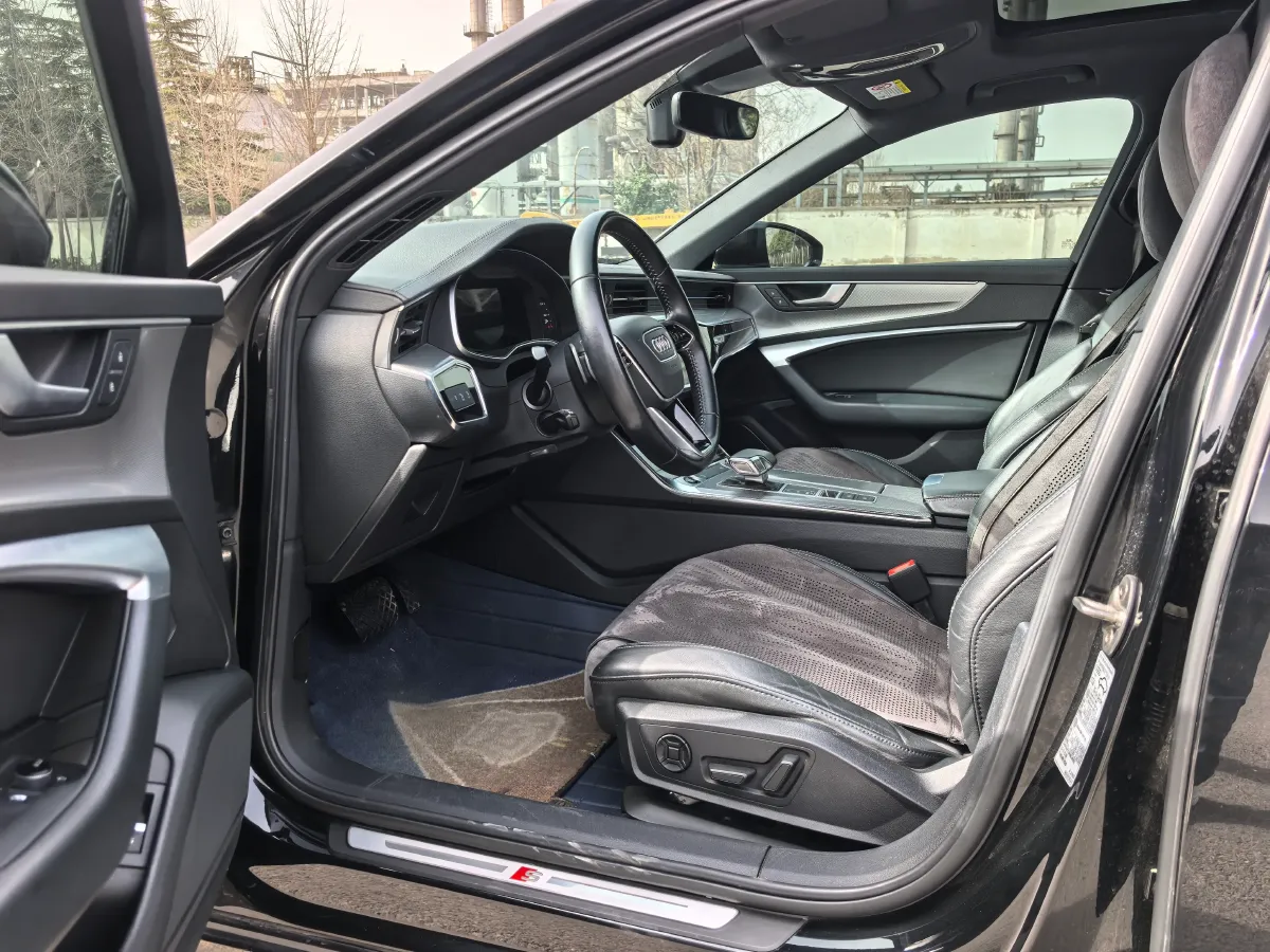 2021 Audi A6L 2.0T 224HP L4 7DCT,autocango,china used car exporter,china ev exporter,chinese used car exporter,chinese used ev exporter