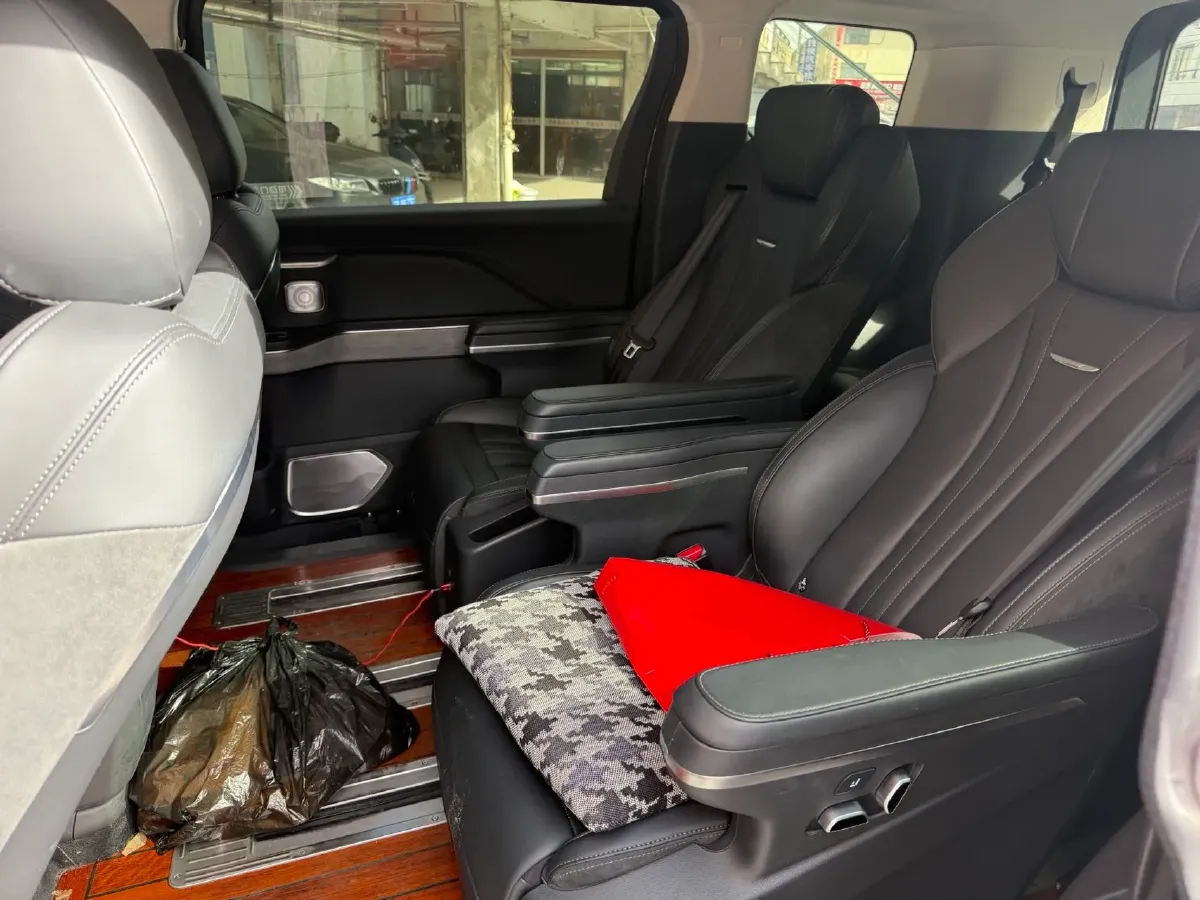 2023 HongQi HQ9 2.0T 252HP L4 8AT,autocango,china used car exporter,china ev exporter,chinese used car exporter,chinese used ev exporter