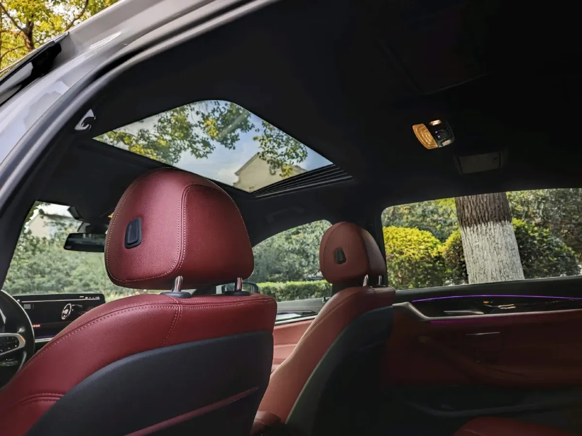 2022 BMW 5 Series 2.0T 184HP L4 8AT,autocango,china used car exporter,china ev exporter,chinese used car exporter,chinese used ev exporter