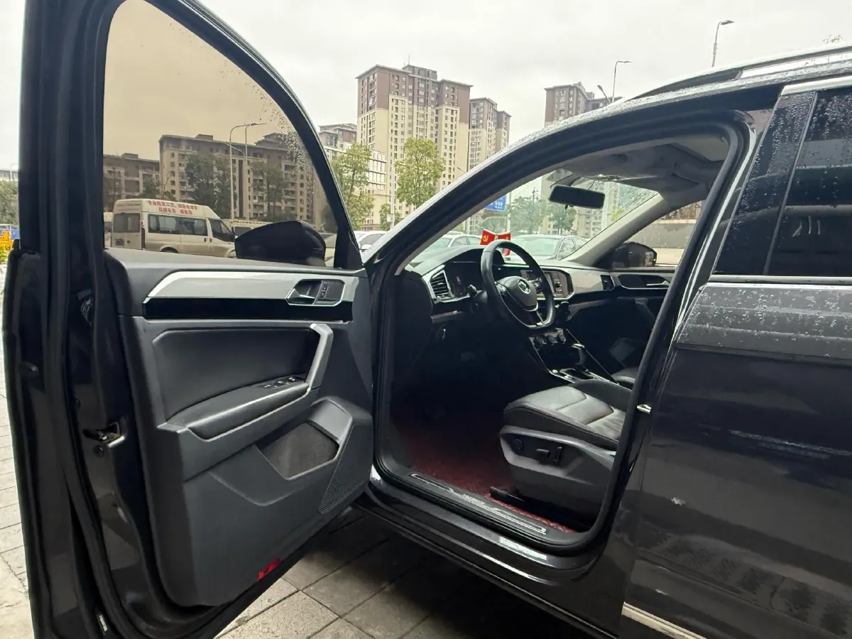 2019 Jeep Cherokee 2.0T 234HP L4 9AT,autocango,china used car exporter,china ev exporter,chinese used car exporter,chinese used ev exporter