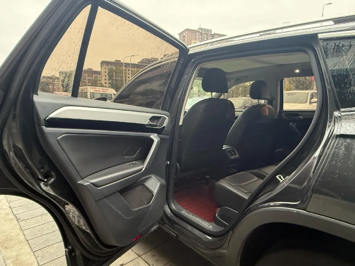 2019 Jeep Cherokee 2.0T 234HP L4 9AT,autocango,china used car exporter,china ev exporter,chinese used car exporter,chinese used ev exporter