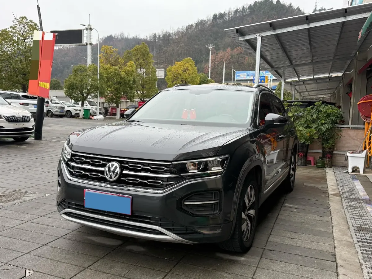 2019 Jeep Cherokee 2.0T 234HP L4 9AT,autocango,china used car exporter,china ev exporter,chinese used car exporter,chinese used ev exporter