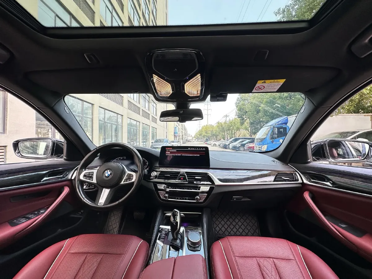 2022 BMW 5 Series 2.0T 184HP L4 8AT,autocango,china used car exporter,china ev exporter,chinese used car exporter,chinese used ev exporter