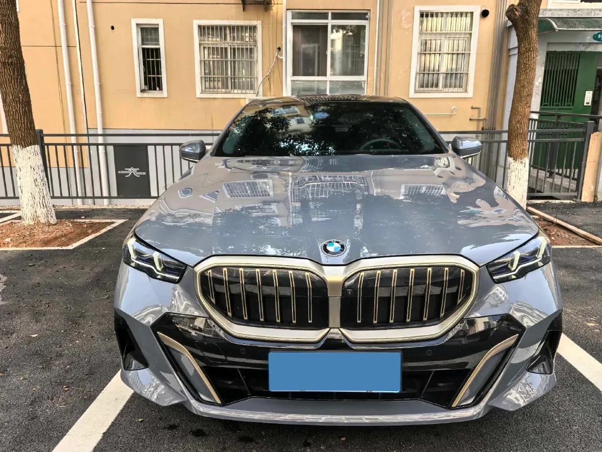 2024 BMW 5 Series 2.0T 258HP L4 8AT,autocango,china used car exporter,china ev exporter,chinese used car exporter,chinese used ev exporter