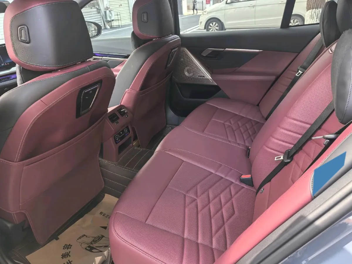 2024 BMW 5 Series 2.0T 258HP L4 8AT,autocango,china used car exporter,china ev exporter,chinese used car exporter,chinese used ev exporter