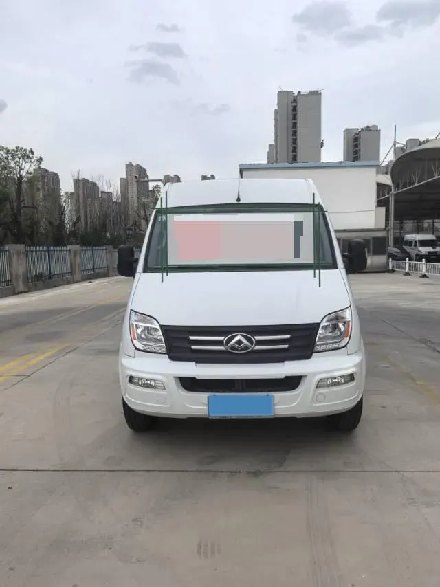 2021 MAXUS XinTu V80 2.0T 127HP L4 6MT,autocango,china used car exporter,china ev exporter,chinese used car exporter,chinese used ev exporter