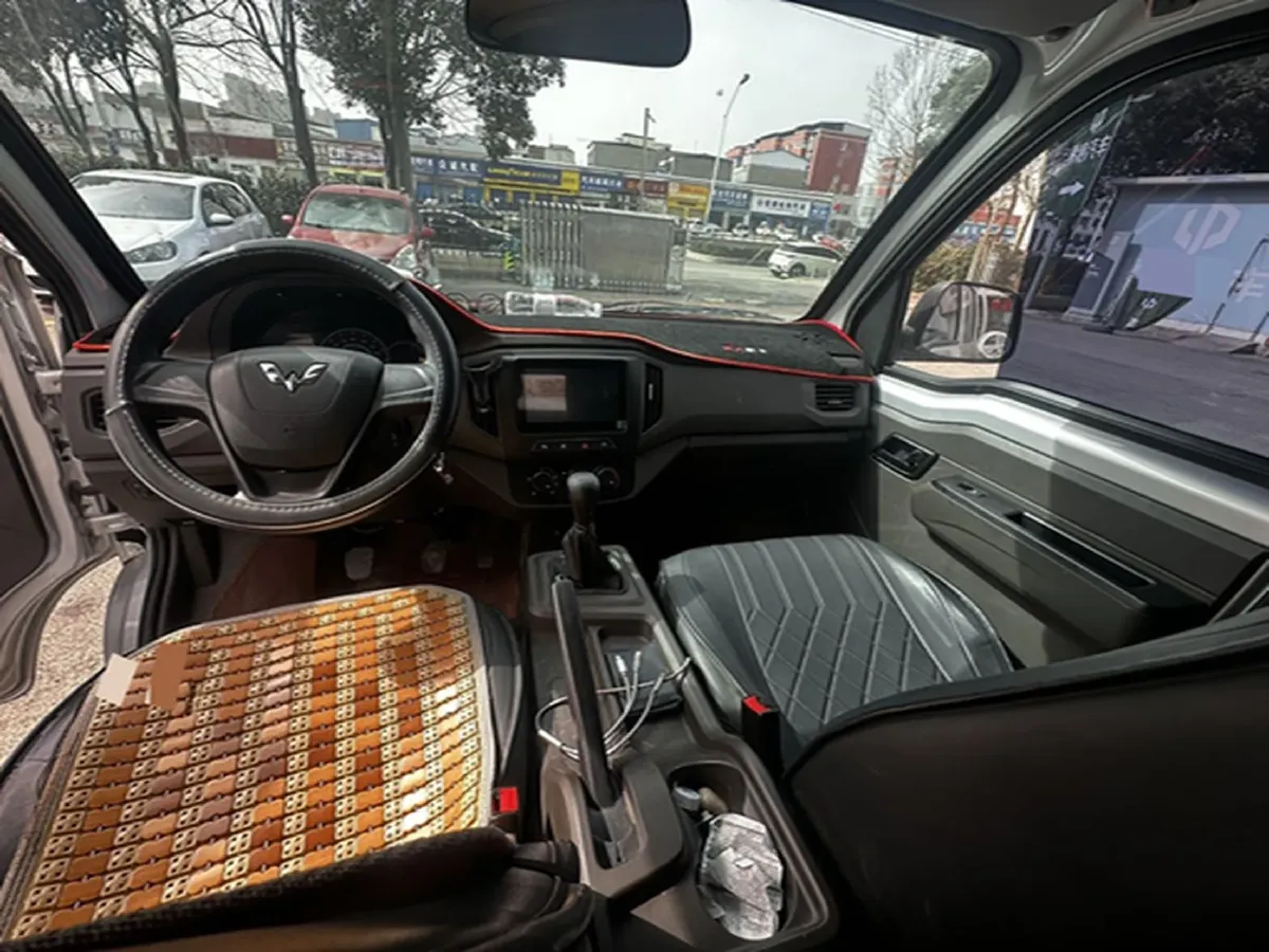 2023 WuLing RongGuang New Truck 1.5L 102HP L4 5MT,autocango,china used car exporter,china ev exporter,chinese used car exporter,chinese used ev exporter