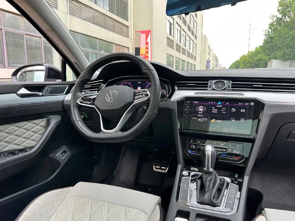 2023 Volkswagen Magotan 2.0T 186HP L4 7DCT,autocango,china used car exporter,china ev exporter,chinese used car exporter,chinese used ev exporter