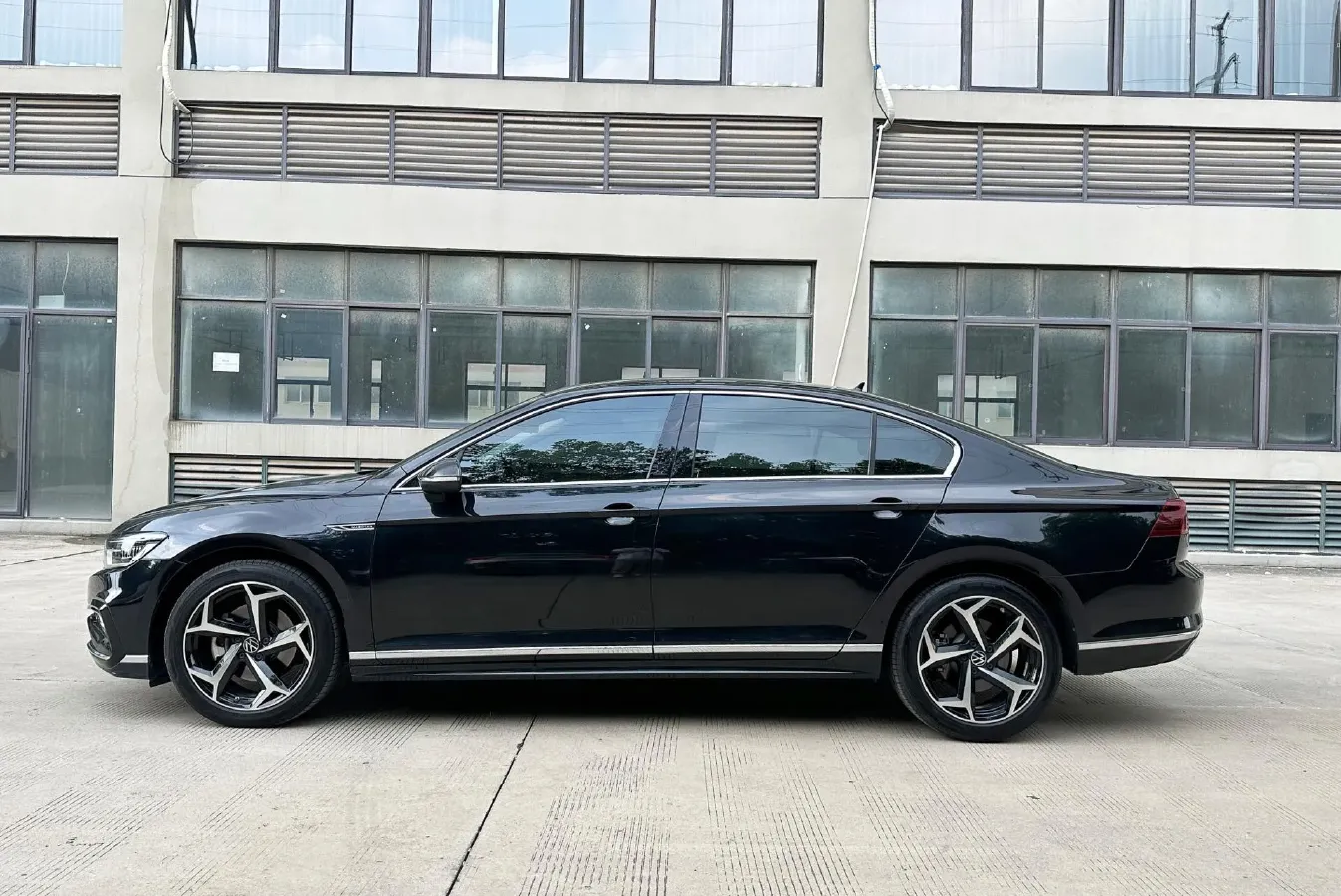 2023 Volkswagen Magotan 2.0T 186HP L4 7DCT,autocango,china used car exporter,china ev exporter,chinese used car exporter,chinese used ev exporter