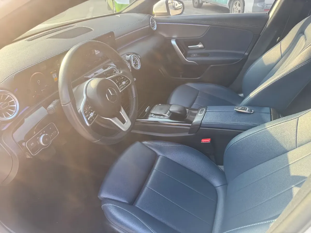 2022 Mercedes-Benz A Class 1.3T 136HP L4 7DCT,autocango,china used car exporter,china ev exporter,chinese used car exporter,chinese used ev exporter