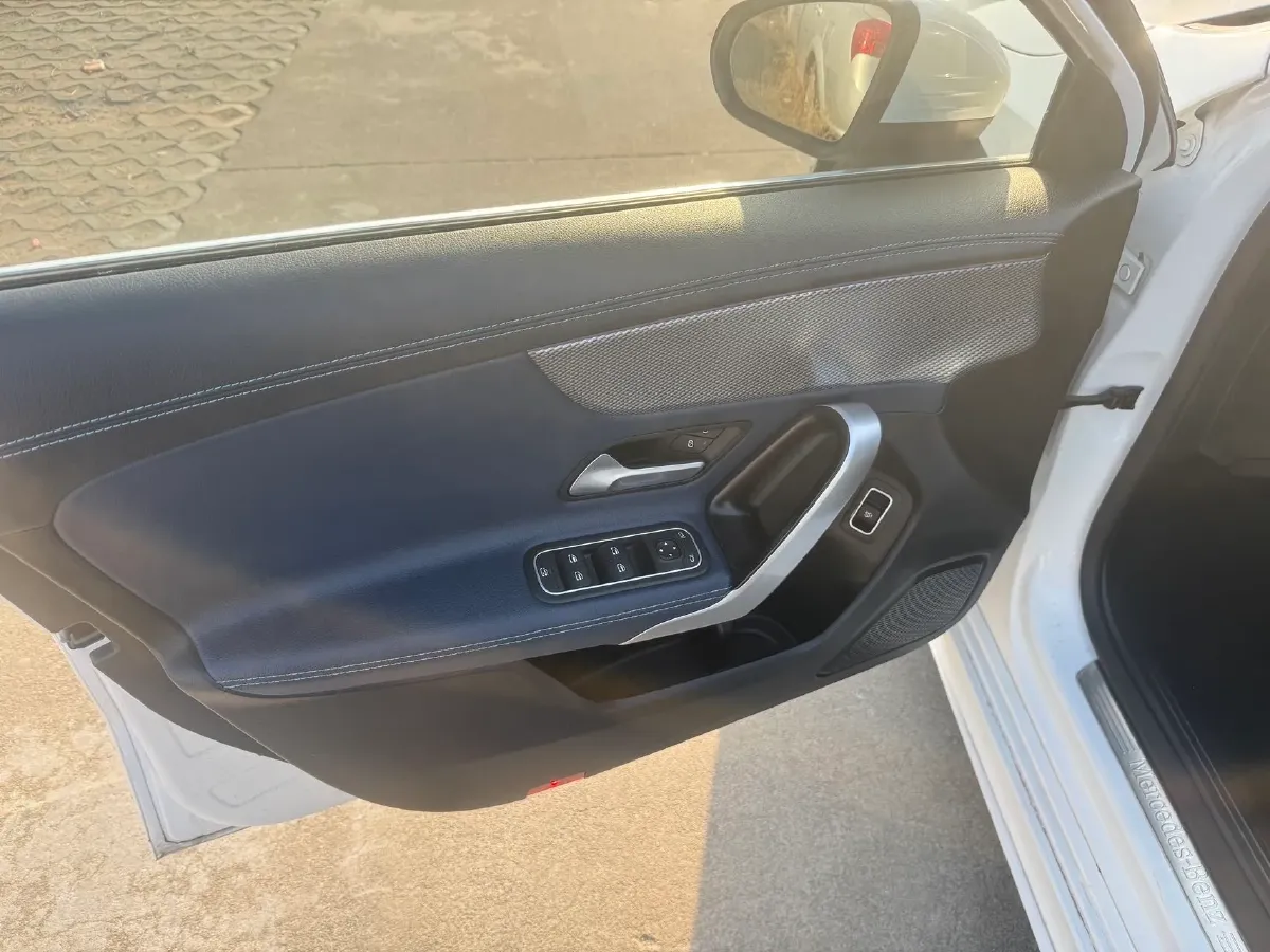 2022 Mercedes-Benz A Class 1.3T 136HP L4 7DCT,autocango,china used car exporter,china ev exporter,chinese used car exporter,chinese used ev exporter