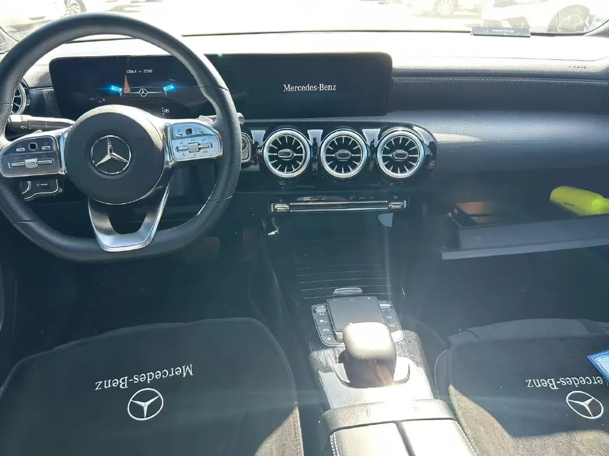 2022 Mercedes-Benz A Class 1.3T 163HP L4 7DCT,autocango,china used car exporter,china ev exporter,chinese used car exporter,chinese used ev exporter