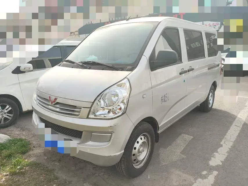 2023 WuLing RongGuang S 1.5L 102HP L4 5MT,autocango,china used car exporter,china ev exporter,chinese used car exporter,chinese used ev exporter