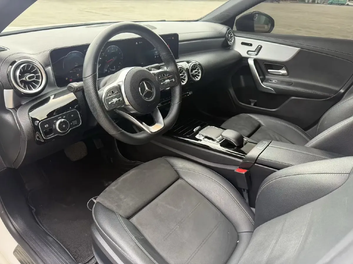 2020 Mercedes-Benz A Class 2.0T 190HP L4 7DCT,autocango,china used car exporter,china ev exporter,chinese used car exporter,chinese used ev exporter