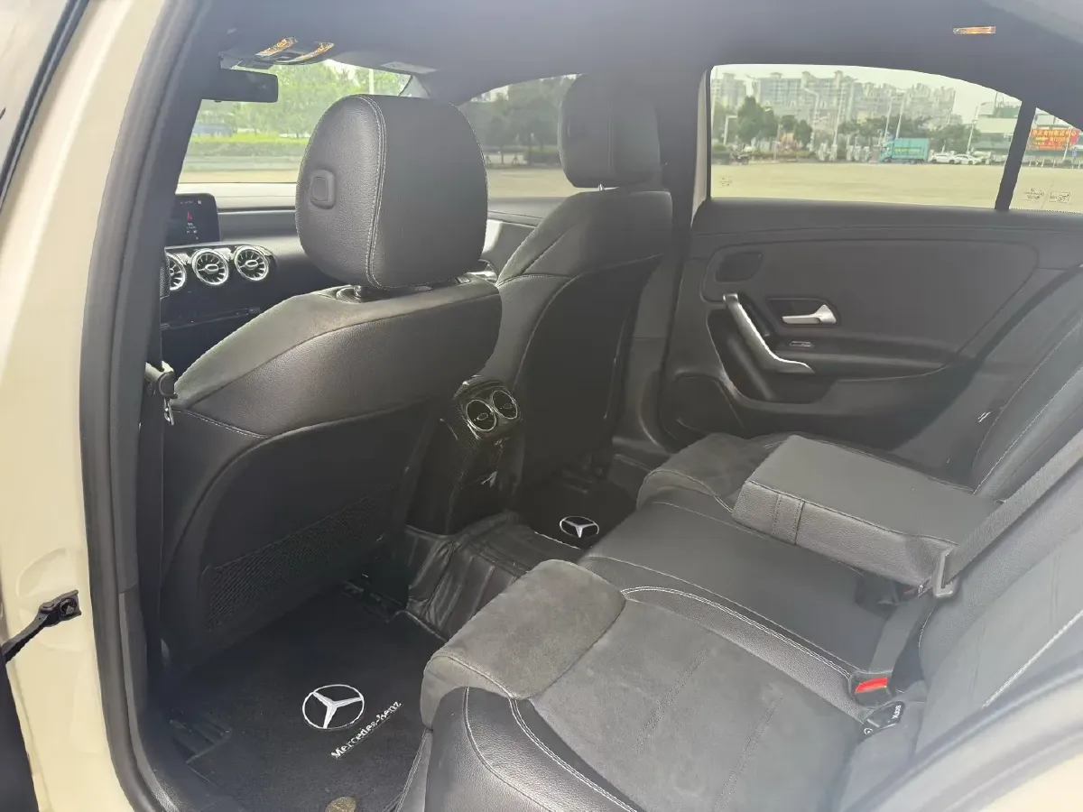 2020 Mercedes-Benz A Class 2.0T 190HP L4 7DCT,autocango,china used car exporter,china ev exporter,chinese used car exporter,chinese used ev exporter