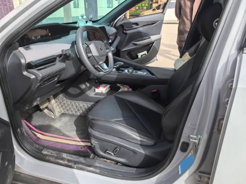 2022 ChangAn UNI-V 1.5T 188HP L4 7DCT,autocango,china used car exporter,china ev exporter,chinese used car exporter,chinese used ev exporter