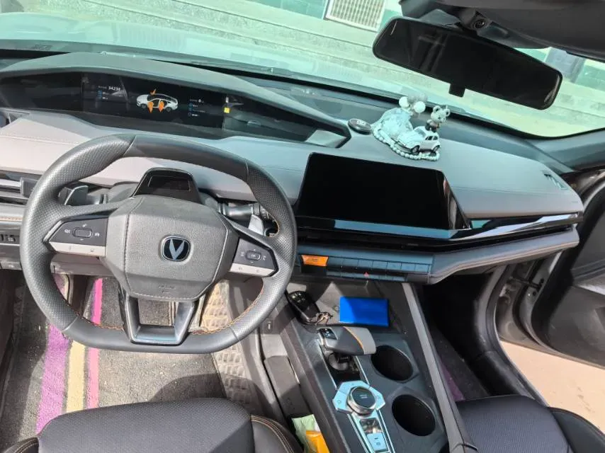 2022 ChangAn UNI-V 1.5T 188HP L4 7DCT,autocango,china used car exporter,china ev exporter,chinese used car exporter,chinese used ev exporter