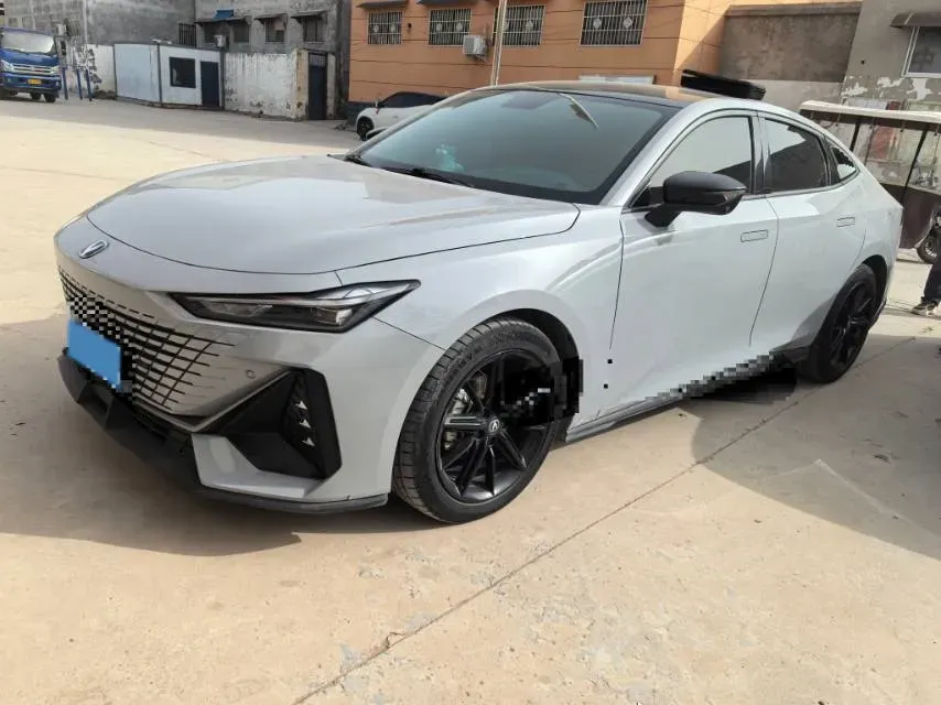 2022 ChangAn UNI-V 1.5T 188HP L4 7DCT,autocango,china used car exporter,china ev exporter,chinese used car exporter,chinese used ev exporter