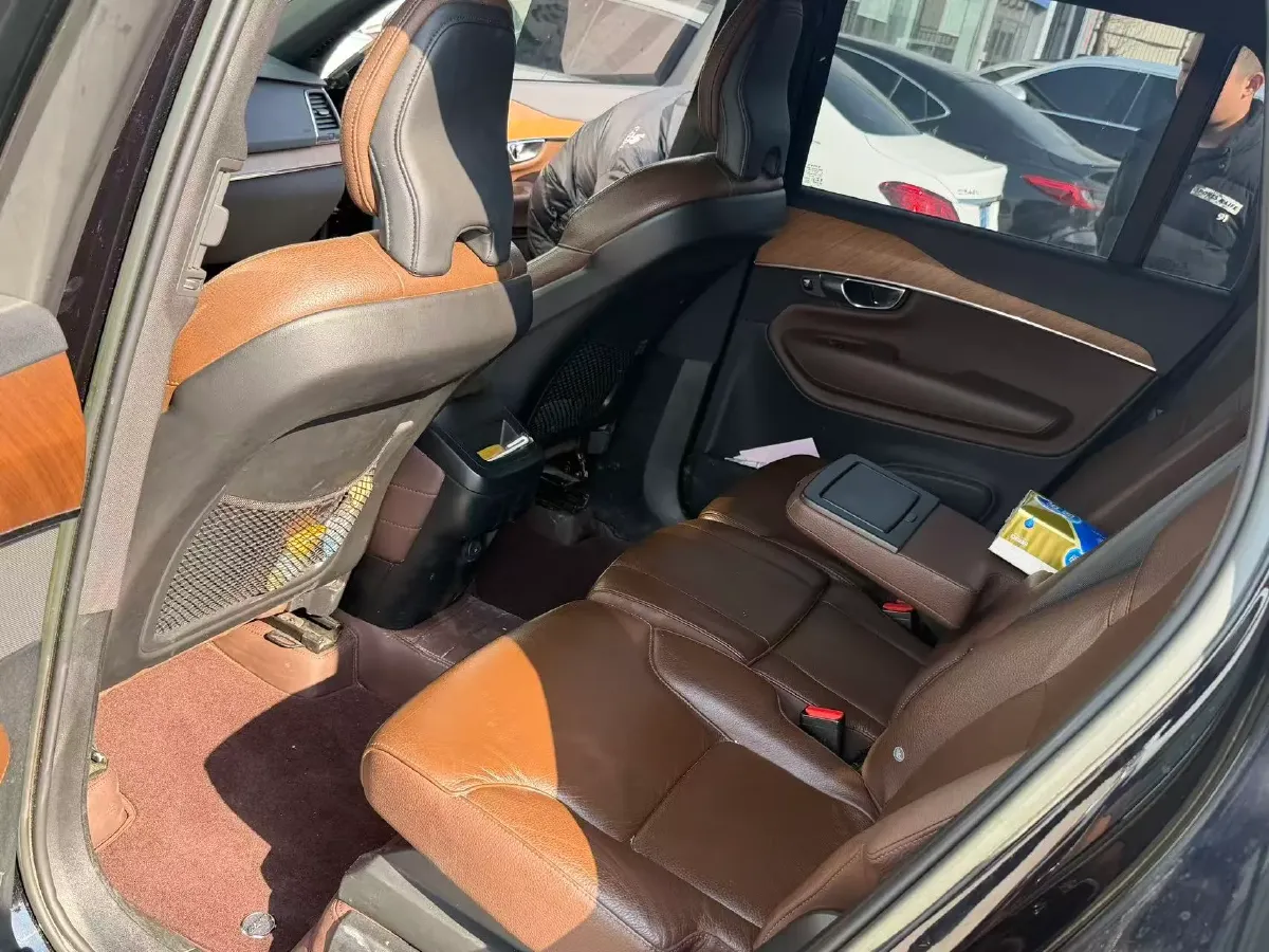 2022 Volvo XC90 2.0T 250HP L4 8AT,autocango,china used car exporter,china ev exporter,chinese used car exporter,chinese used ev exporter