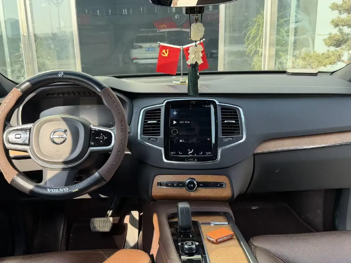 2022 Volvo XC90 2.0T 250HP L4 8AT,autocango,china used car exporter,china ev exporter,chinese used car exporter,chinese used ev exporter