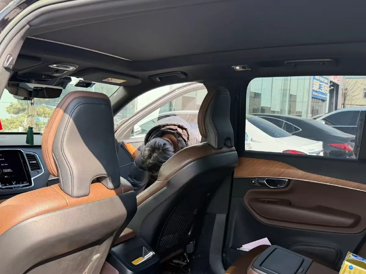 2022 Volvo XC90 2.0T 250HP L4 8AT,autocango,china used car exporter,china ev exporter,chinese used car exporter,chinese used ev exporter