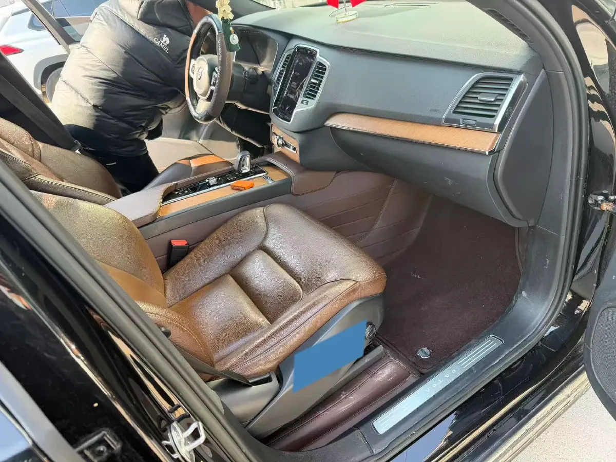 2022 Volvo XC90 2.0T 250HP L4 8AT,autocango,china used car exporter,china ev exporter,chinese used car exporter,chinese used ev exporter