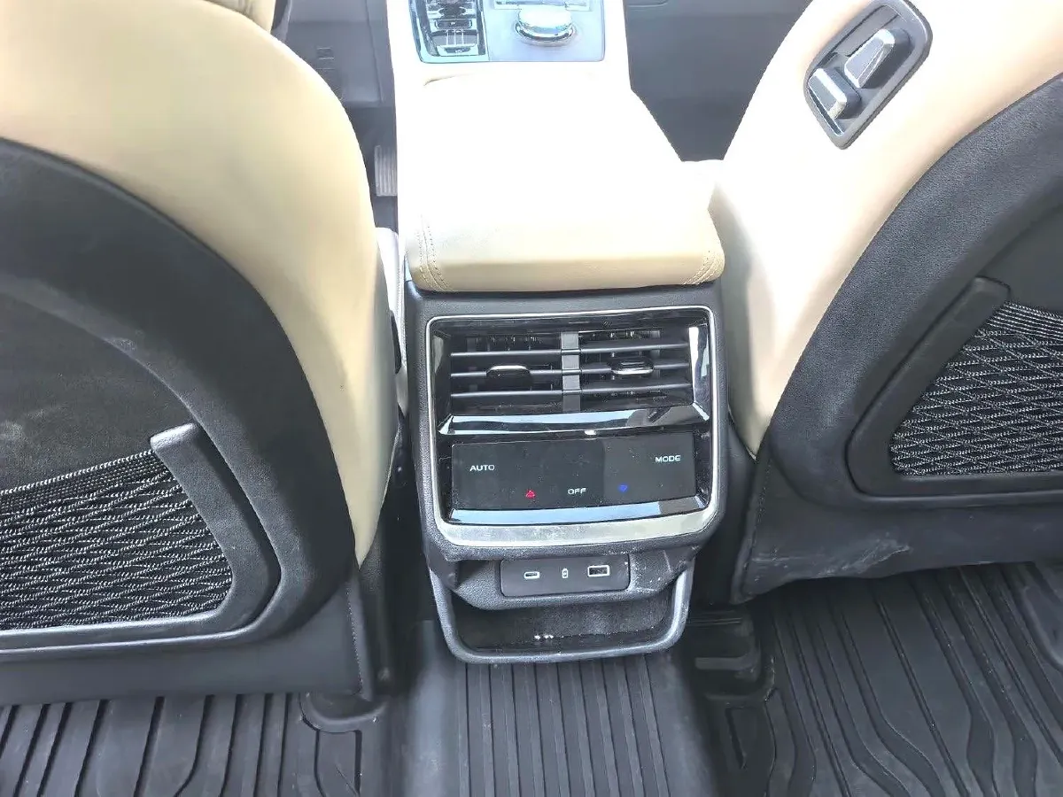 2025 Geely Monjaro 2.0T 238HP L4 8AT,autocango,china used car exporter,china ev exporter,chinese used car exporter,chinese used ev exporter