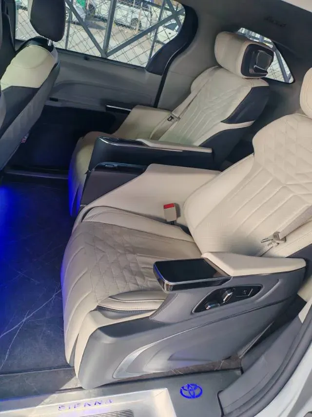 2023 Toyota Sienna 2.5L 189HP L4 E-CVT Hybrid,autocango,china used car exporter,china ev exporter,chinese used car exporter,chinese used ev exporter