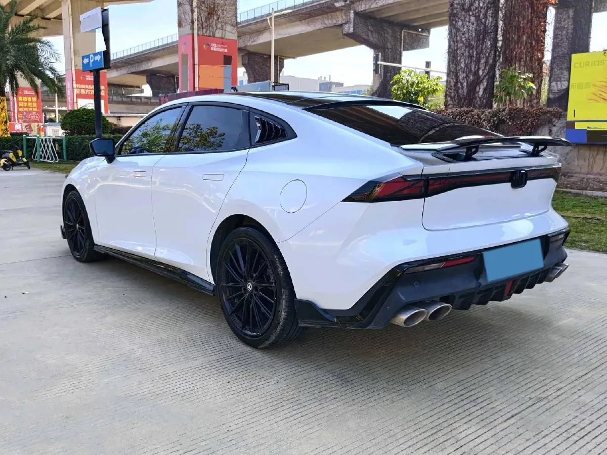 2022 ChangAn UNI-V 1.5T 188HP L4 7DCT,autocango,china used car exporter,china ev exporter,chinese used car exporter,chinese used ev exporter