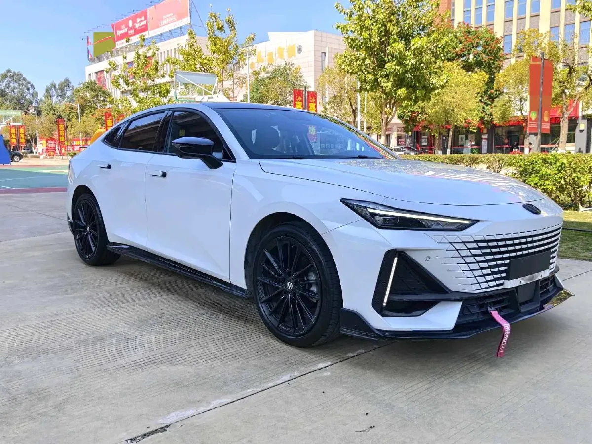 2022 ChangAn UNI-V 1.5T 188HP L4 7DCT,autocango,china used car exporter,china ev exporter,chinese used car exporter,chinese used ev exporter