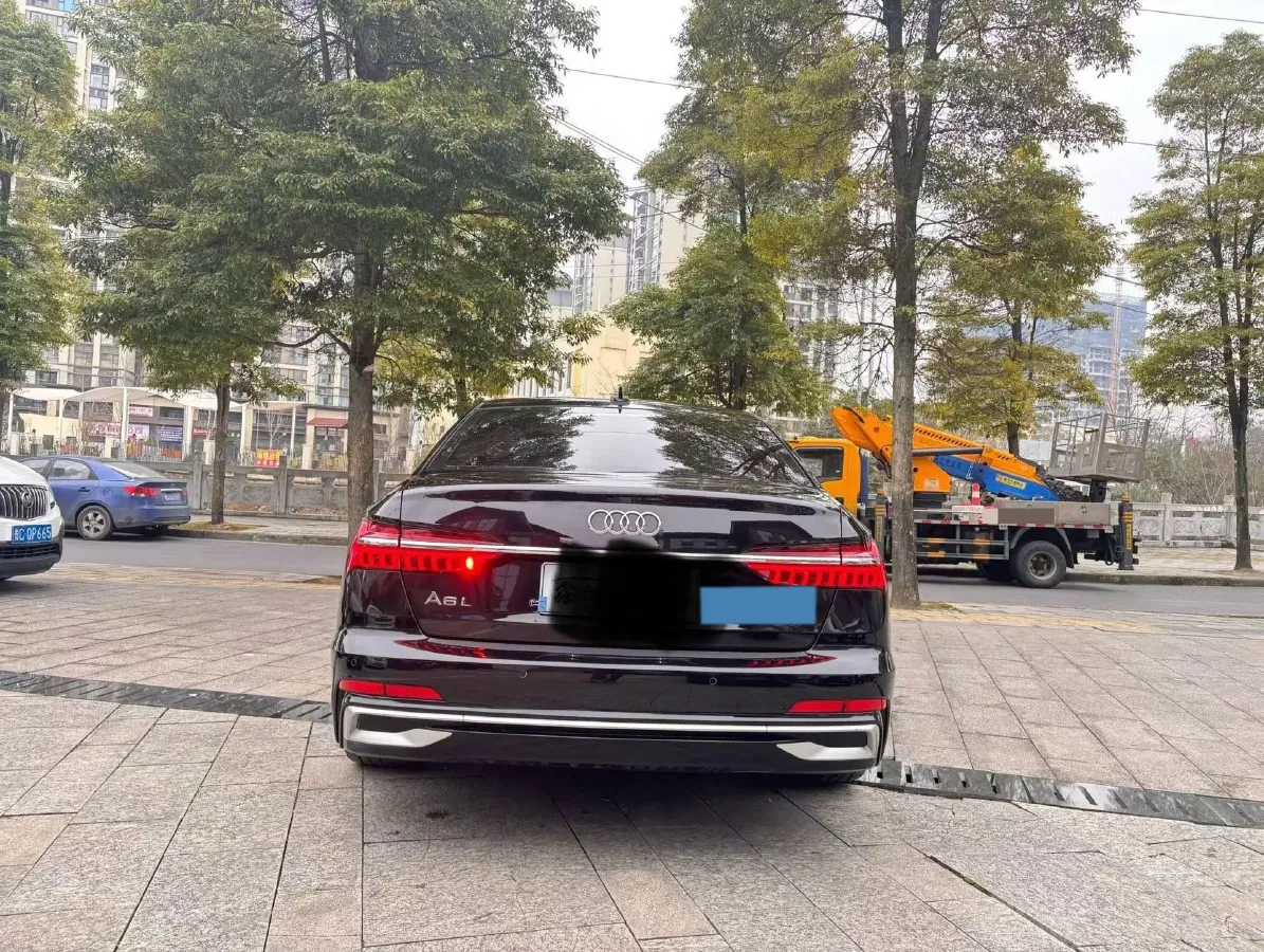 2023 Audi A6L 2.0T 245HP L4 7DCT,autocango,china used car exporter,china ev exporter,chinese used car exporter,chinese used ev exporter