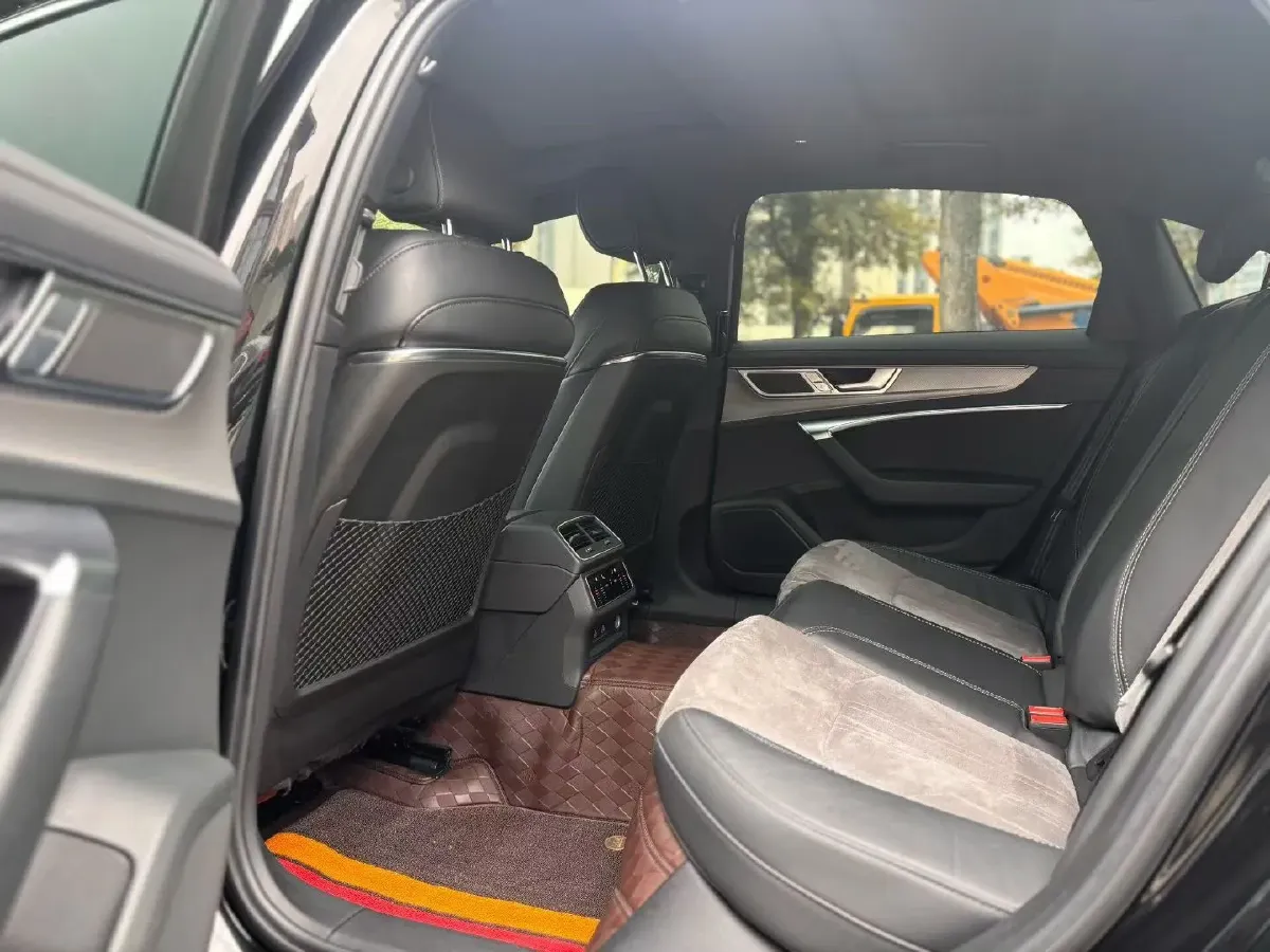 2023 Audi A6L 2.0T 245HP L4 7DCT,autocango,china used car exporter,china ev exporter,chinese used car exporter,chinese used ev exporter