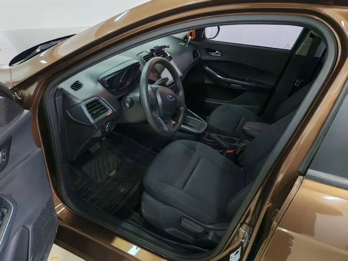 2019 Ford Escort 1.5L 122HP L3 6AT,autocango,china used car exporter,china ev exporter,chinese used car exporter,chinese used ev exporter